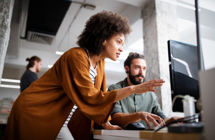 Digitalisation des banques et assurances : un enjeu majeur face à la concurrence