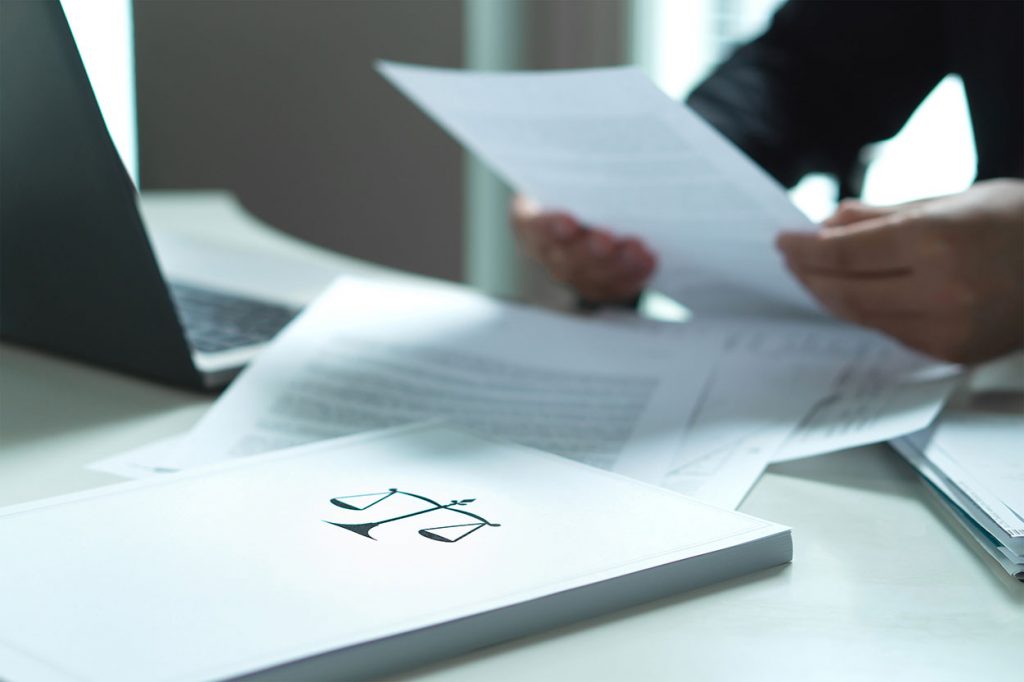 Covid-19 et contrats : la force majeure peut-elle être facilement invoquée pour rompre une relation contractuelle ?