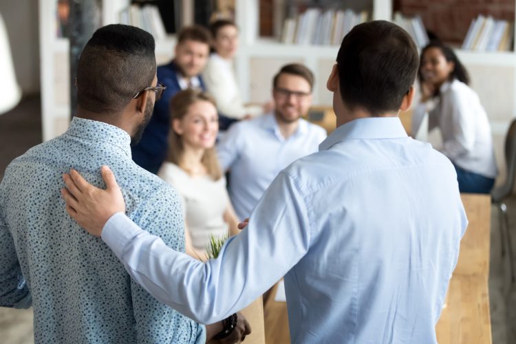 Comment bien intégrer un freelance à son équipe projet ?