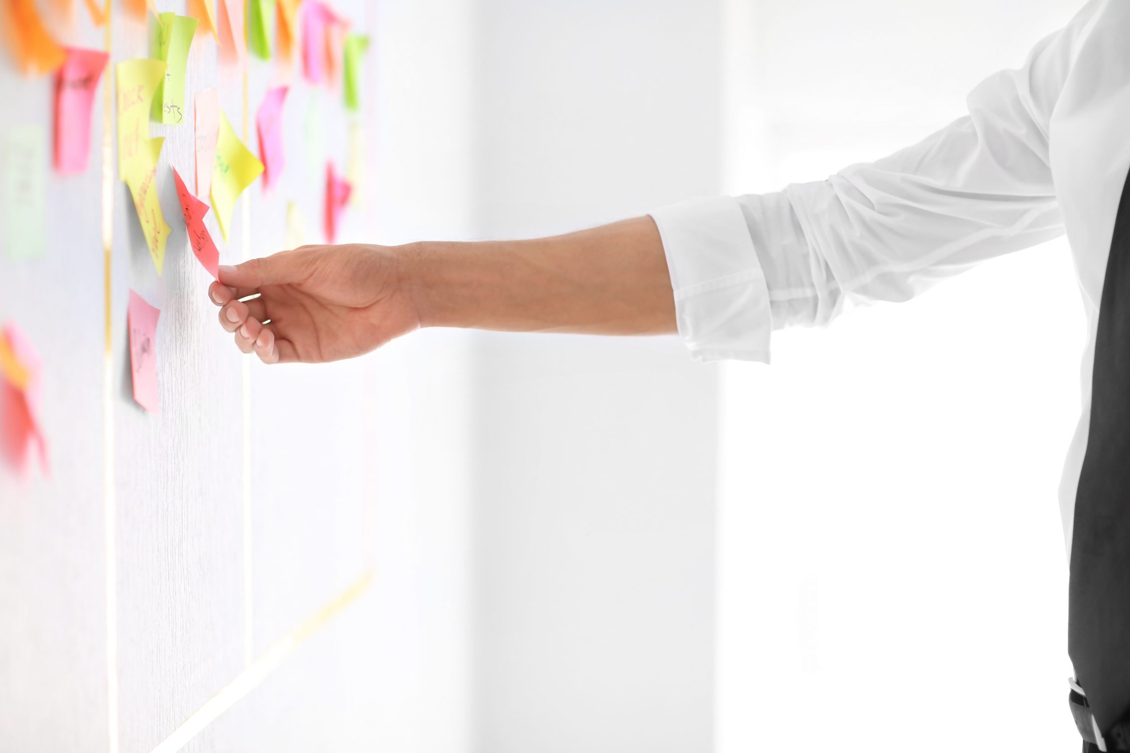 Tableau avec des post it méthode agile scrum