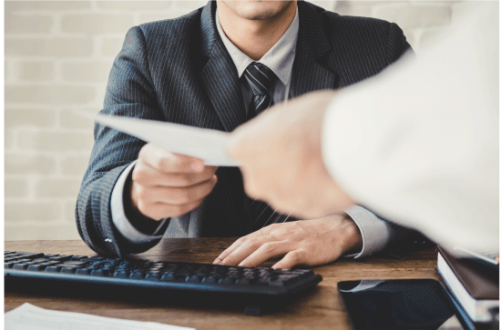 La cession de fonds de commerce et le sort des contrats en cours